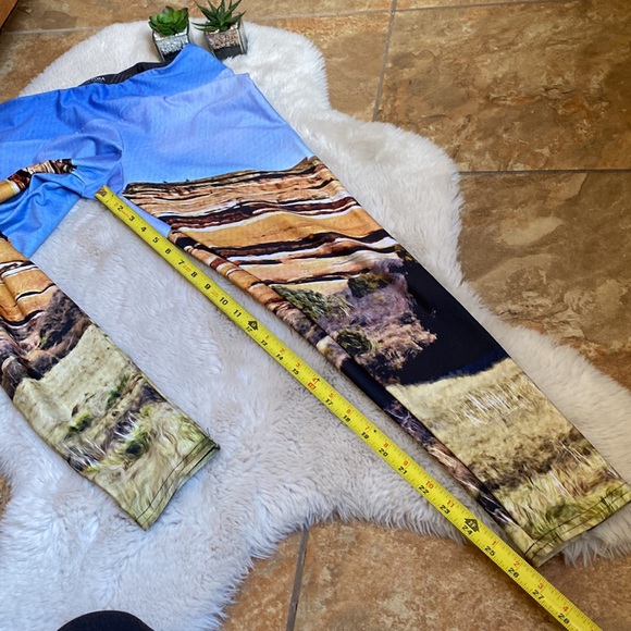 Mellivora “Fearless" leggings medium Red Rocks Colorado - Picture 10 of 11